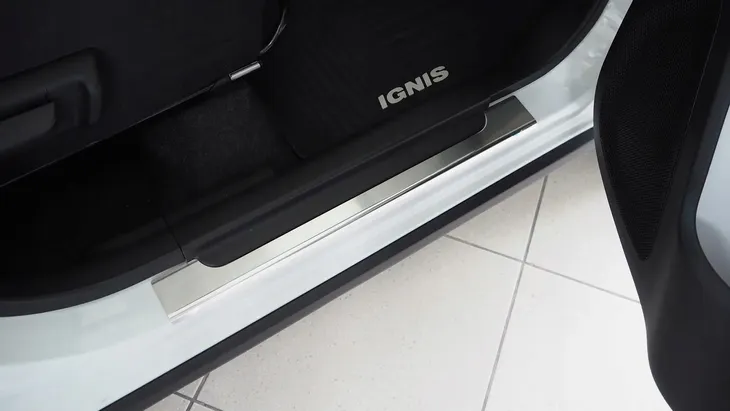 nakladki-ochronne-na-progi-listwy-progowe-do-suzuki-ignis-iii-2017-producent-alu-frost-numer-katalogowy-producenta-08-1485