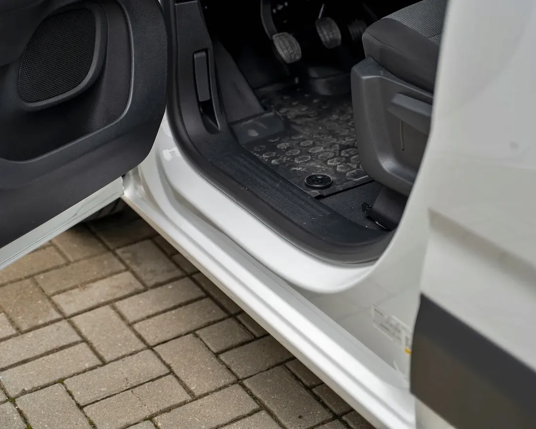 nakladki-listwy-progowe-opel-combo-e-2018-