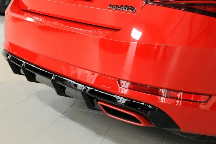 Dokładka tylnego zderzaka dyfuzor RIEGER do SKODA SUPERB III