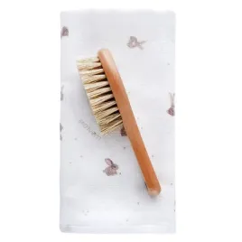 lullalove-szczotka-na-ciemieniuche-ze-szczeciny-pieluszka-kroliczki