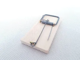 klasyczna-pulapka-na-myszy-drewniana-10x5cm