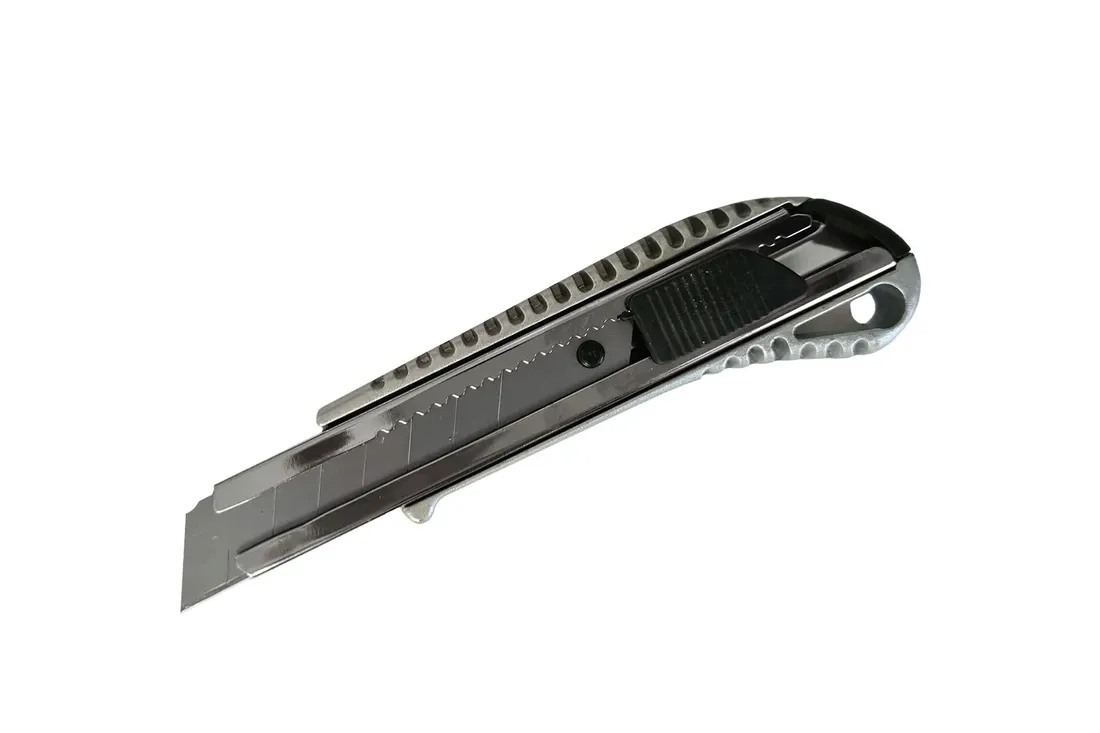 noz-do-tapet-18mm-metalowy