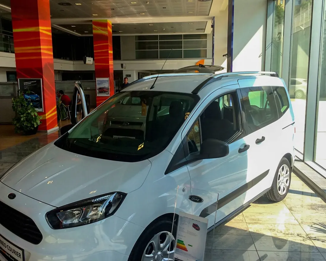 relingi-dachowe-ford-transit-courier-2014