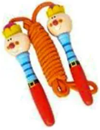 skakanka-sznurkowa-z-drewnianymi-raczkami-figurka
