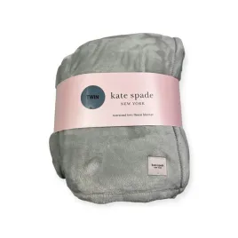 miekki-cieply-szary-koc-kate-spade-new-york