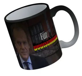 kubek-magiczny-czarny-fp-tusk-fur-deutschland-01-wiele-smiesznych-wzorow