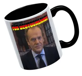 kubek-bialy-czarne-ucho-i-dno-tusk-fur-deutschland-01-smieszne-wzory