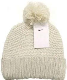 zimowa-wygodna-czapka-damska-nike-z-pomponem