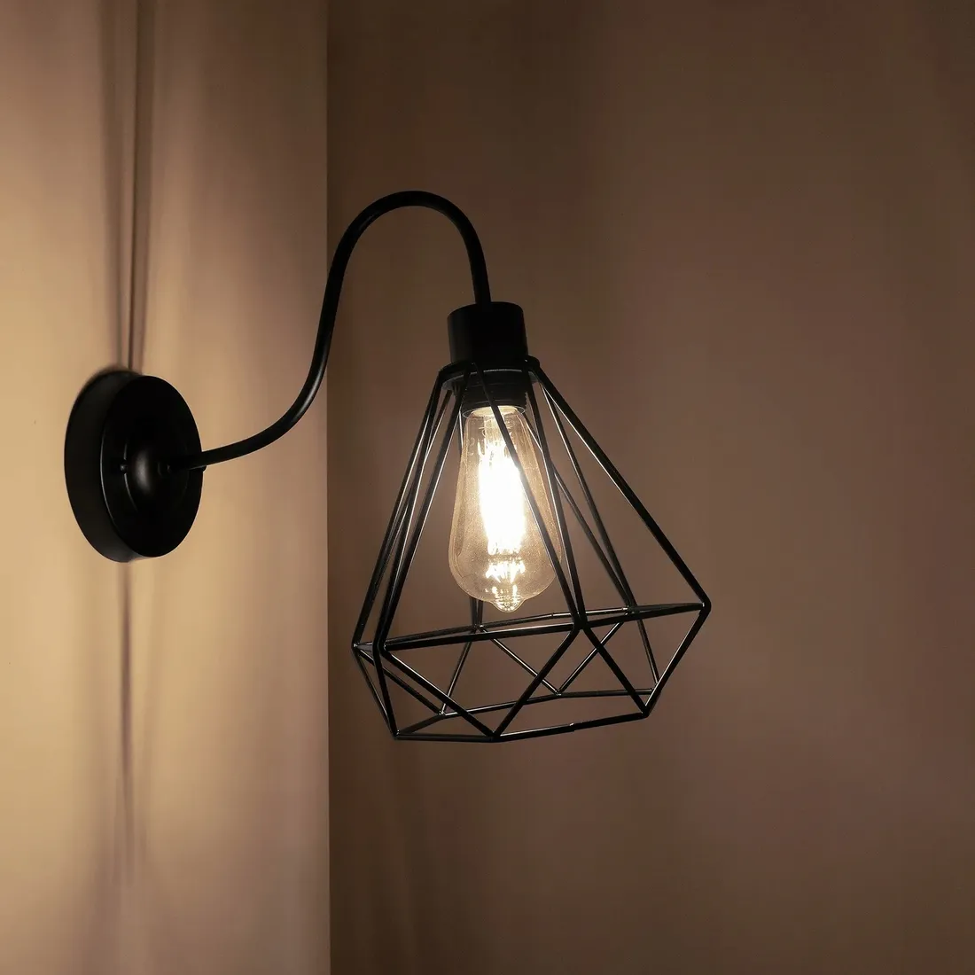 kinkiet-scienny-loft-alambra-corto-e27-czarna-edo-stan-nowy