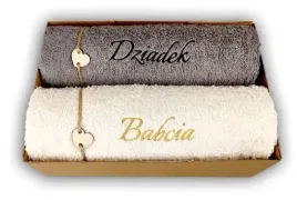prezent-dla-babci-i-dziadka-pudelko-recznik-grawer