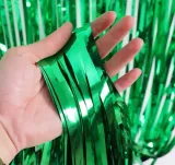 kurtyna-dekoracyjna-zielona-zaslona-samoprzylepna-metaliczna-urodziny