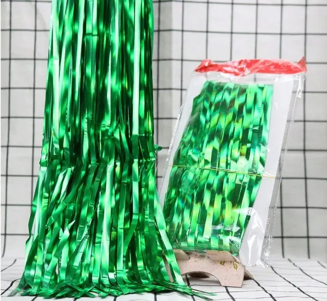 kurtyna-dekoracyjna-zielona-zaslona-samoprzylepna-metaliczna-urodziny-material-folia