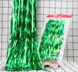 kurtyna-dekoracyjna-zielona-zaslona-samoprzylepna-metaliczna-urodziny-material-folia