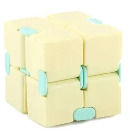 magic-cube-kostka-antystresowa-magiczna-kreatywna-pastelowa-zolta-zabawka