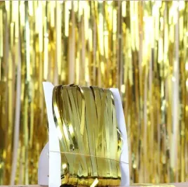 kurtyna-dekoracyjna-zlota-zaslona-samoprzylepna-sylwester-urodziny-karnawal