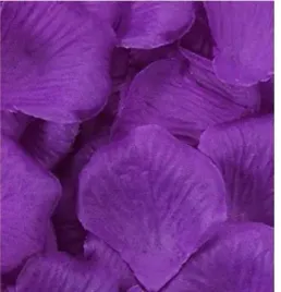 platki-roz-dekoracja-stolu-na-slub-100-fioletowe