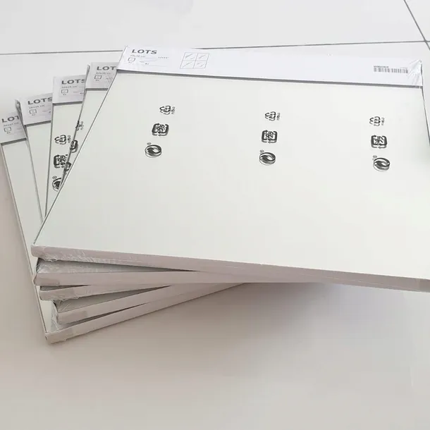 lustro-scienne-przyklejane-4-kwadraty-po-30-cm-typ-lustra-scienne