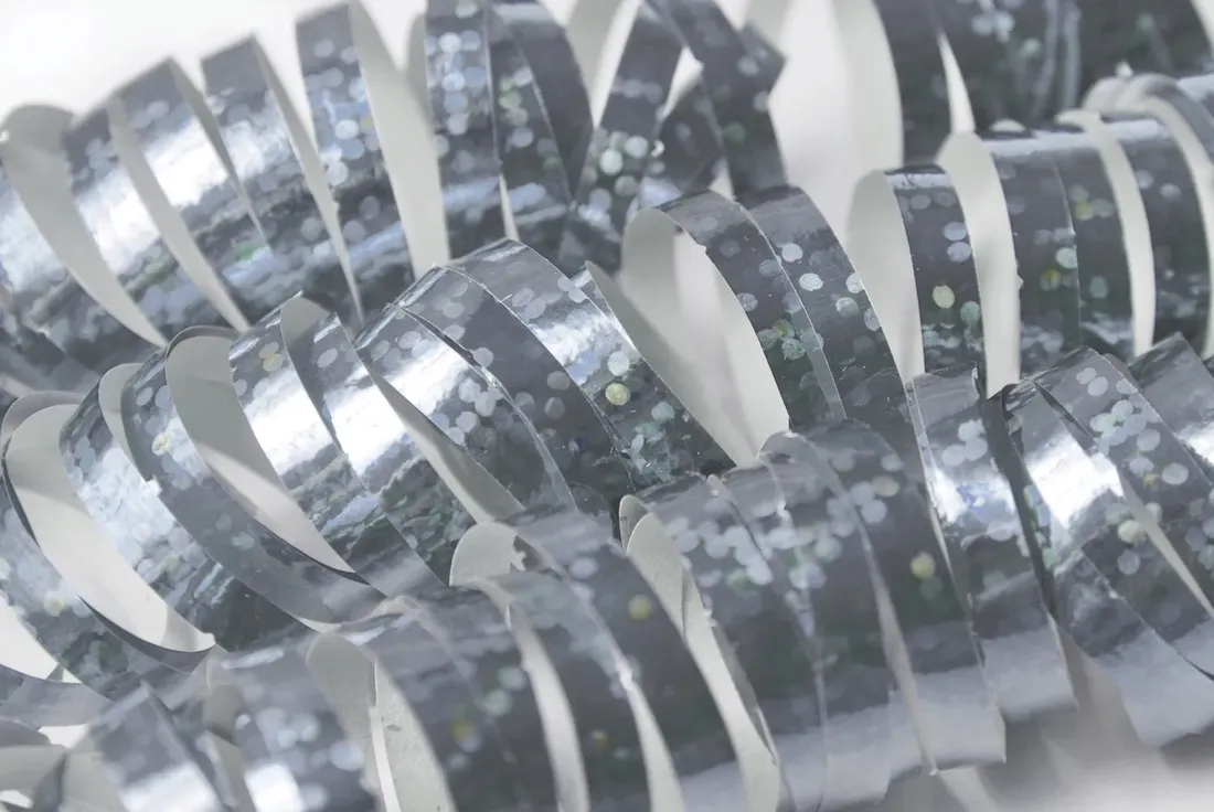 serpentyna-srebrna-holograficzna-18-paskow-38-m