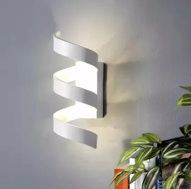 lampa-scienna-led-helix-bialo-srebrna-26-cm-stan-nowy