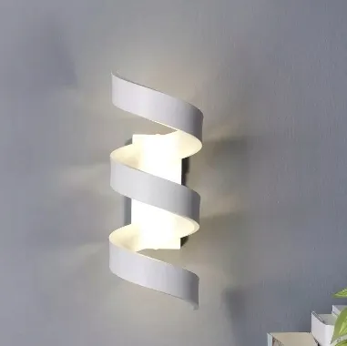 lampa-scienna-led-helix-bialo-srebrna-26-cm-kolor-inny