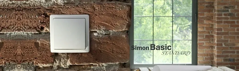 simon-basic-gniazdo-z-klapka-bmgz1bz-01-12a-bez-stan-nowy