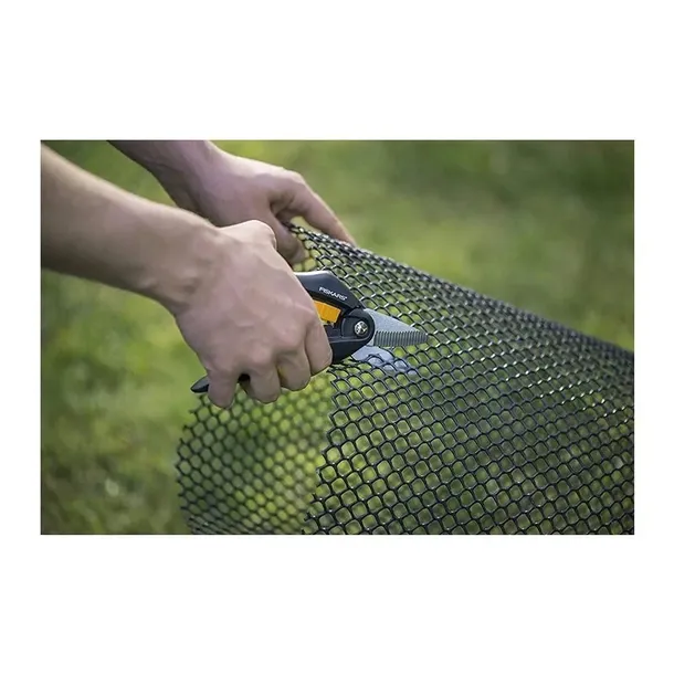 nozyce-do-blachy-pcv-drutu-kartonu-fiskars-marka-fiskars