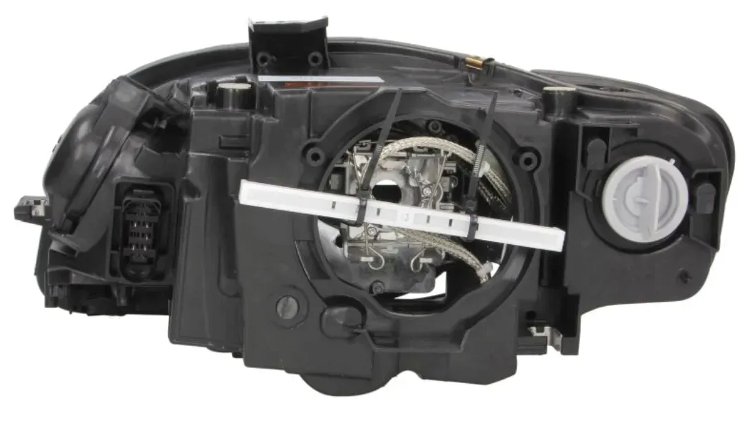 reflektor-lampa-przod-audi-a4-b7-04-xenon-komplet