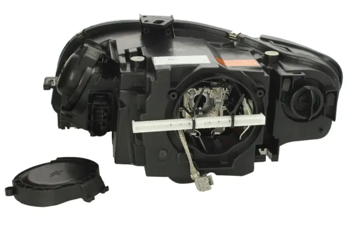 reflektor-clear-przod-audi-a4-b7-04-08-d1s-komplet-rodzaj-swiatel-mijania-tradycyjne-halogenowe