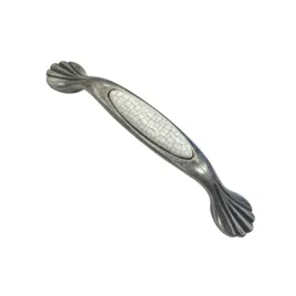 stylizowany-uchwyt-meblowy-kos-stare-srebro-96mm