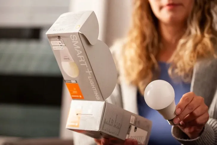 ledvance-smart-wifi-classic-sciemnialn-e27-1055lm-ksztalt-zarowki-inny