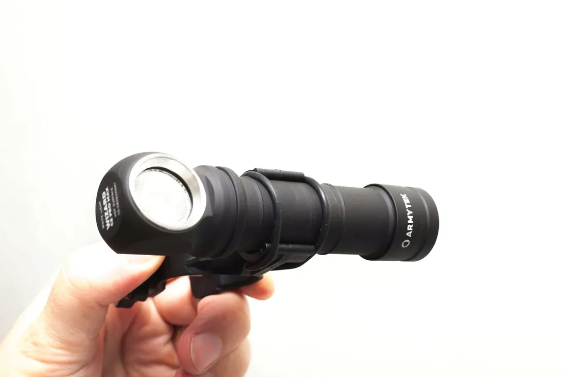 latarka-czolowa-katowa-armytek-wizard-c2-pro-max