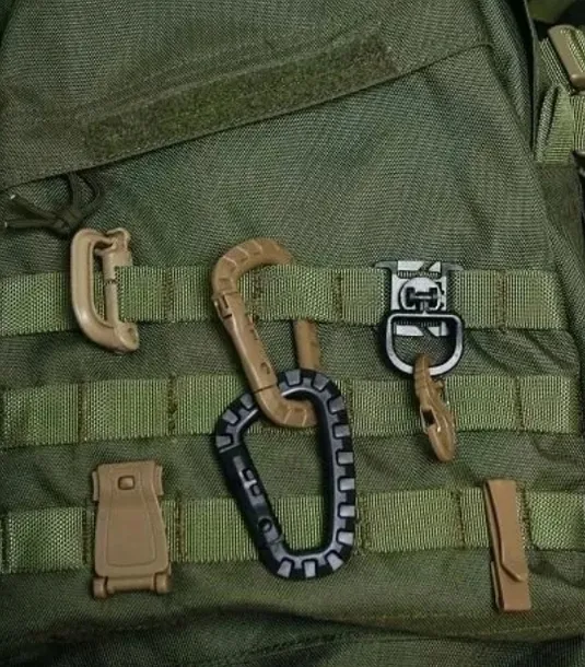 karabinczyk-zaczep-d-ring-hak-edc-survival-brelok-marka-majdan
