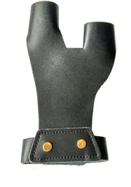 ochraniacz-reki-lucznej-trzymajacej-luk-karwasz