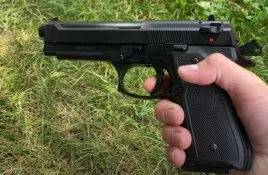pistolet-replika-na-kulki-plastikowe-6mm-do-strzelania-sprezynowy-taktyczny
