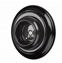 gniazdo-ceramiczne-czarne-podtynkowe-z-ramka-retro