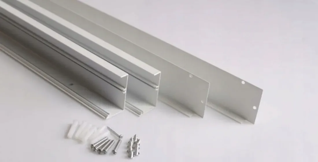 ramka-natynkowa-do-panelu-led-60x60-biala-stan-nowy