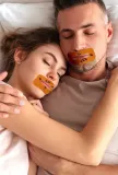 plastry-na-usta-do-spania-biohacking-mouth-taping-model-hipoalergiczne-plastry-na-usta-dla-doroslych