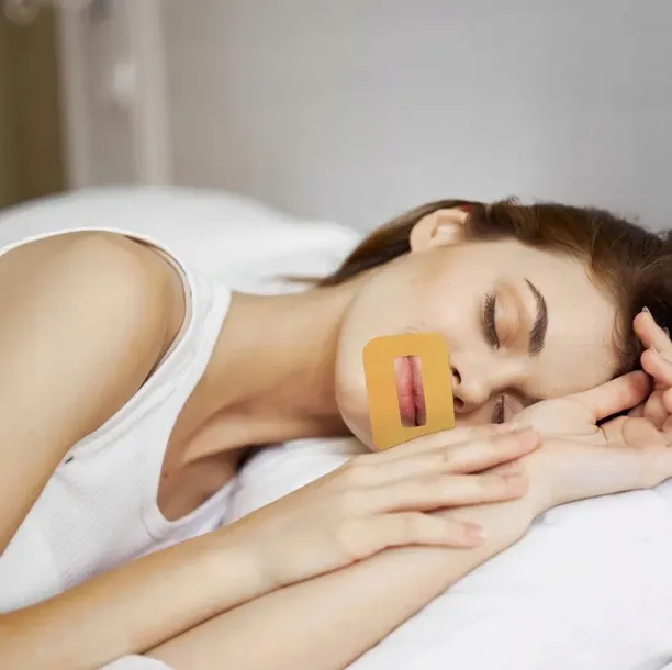 plastry-na-usta-do-spania-biohacking-mouth-taping-stan-nowy-wyrob-medyczny-nie