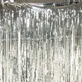srebrna-kurtyna-metaliczna-1x25m-tlo-metalizowane-srebro-karnawal-urodziny