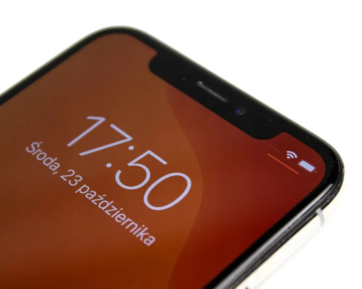 apple-iphone-x-wybor-kolorow-funkcje-aparatu-autofocus-lampa-blyskowa-nagrywanie-wideo-optyczna-stabilizacja-obrazu-panorama-wykrywanie-twarzy-zoom