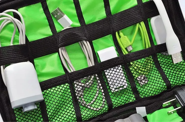 organizer-etui-na-kable-pendrive-karty-pamieci-kod-producenta-0736542964134-model-brak