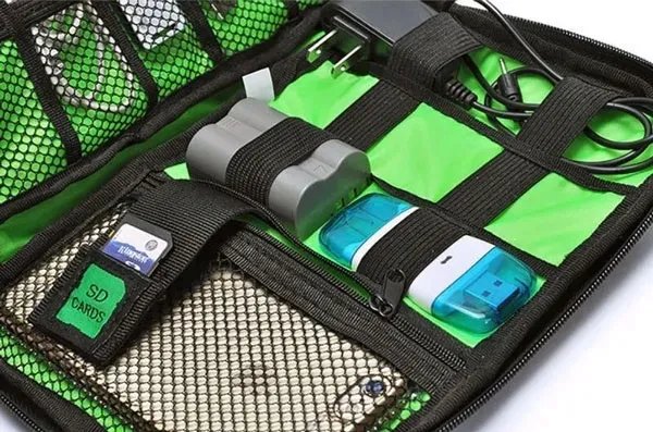 organizer-etui-na-kable-pendrive-karty-pamieci