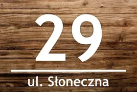 tabliczka-adresowa-numer-domu-aluminiowa-drewno-tablica-z-numerem-domu