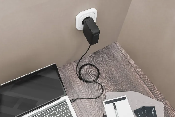 digitus-ladowarka-do-notebooka-z-usb-c-100w-gan
