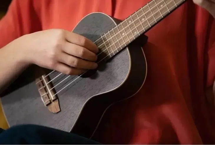 ortega-rucoal-ukulele-koncertowe-wykonczenie-satynowe