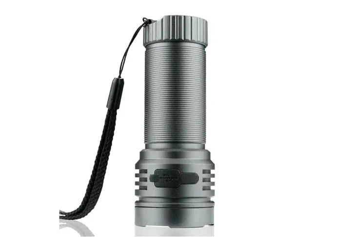 latarka-reczna-edc-everactive-fl-3300r-luminator-marka-everactive