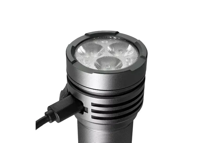 latarka-reczna-edc-everactive-fl-3300r-luminator-zasilanie-akumulatorowe