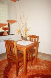 stol-kwadratowy-70x70-cm-drewniany-sosnowy-olcha