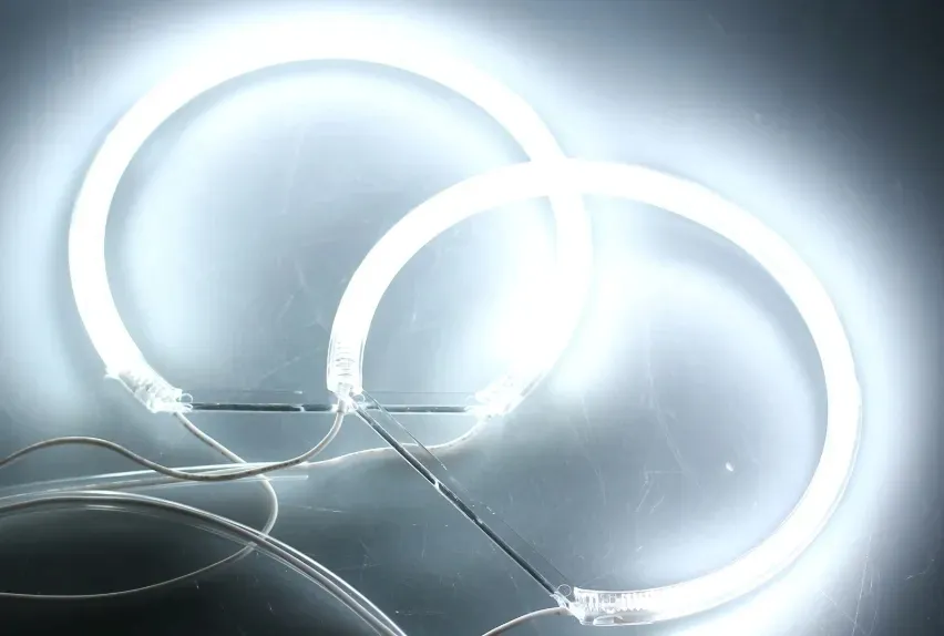 zestaw-2x-led-super-biale-ringi-angel-eyes-do-bmw-e46-e36-e39-stan-nowy