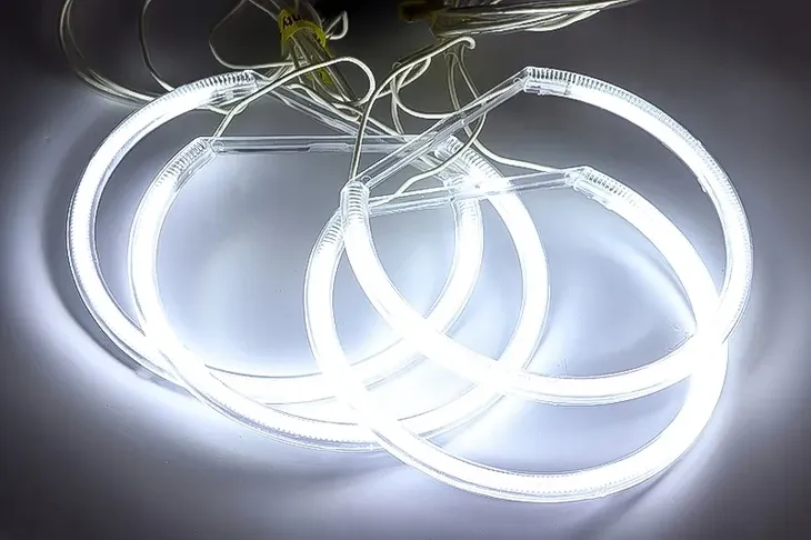 zestaw-2x-led-super-biale-ringi-angel-eyes-do-bmw-e46-e36-e39-stan-nowy-producent-czesci-ledprojektor